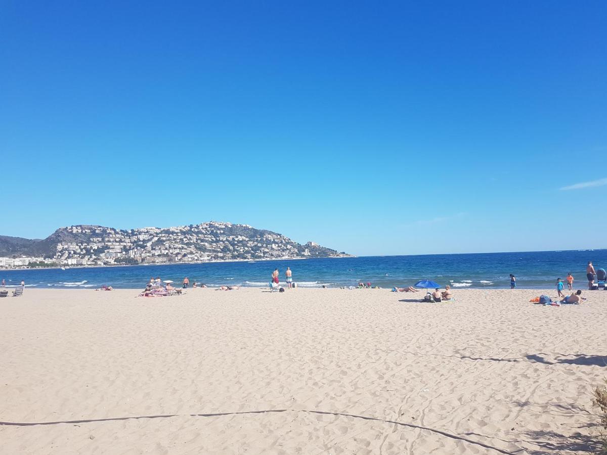 Beautiful Apartment 75M2 With View At The Beach, Pool, Parking Rosas Exterior foto