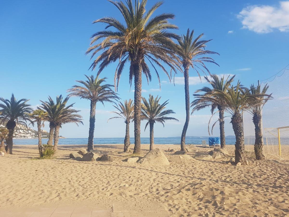 Beautiful Apartment 75M2 With View At The Beach, Pool, Parking Rosas Exterior foto